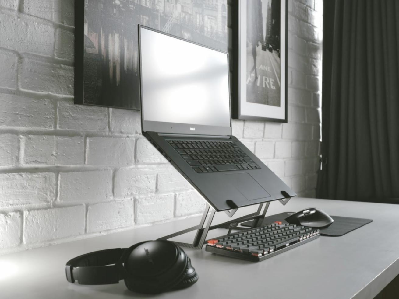 Modernes Fintech-Arbeitsumfeld mit innovativer Technologie